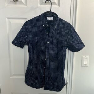 Old navy men’s small button down shirt, short-sleeves